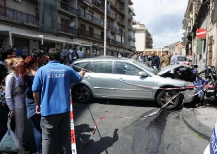 Catania, dalla Cina con furore Lo rapinano e lui si fa giustizia