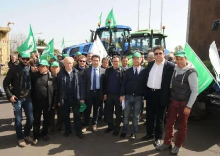 Imu agricola, i trattori in citt&agrave; contro la tassa insopportabile