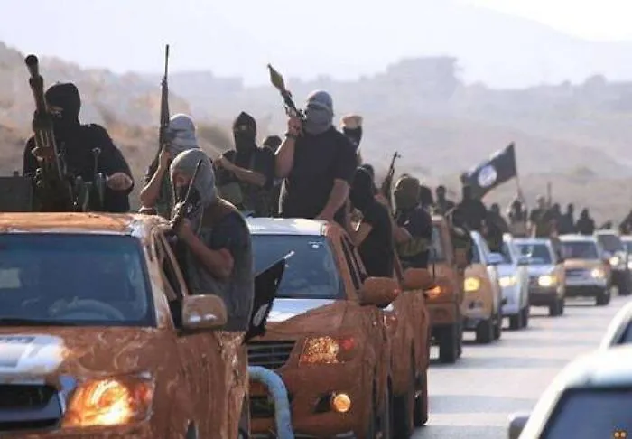 Libia in mano all&rsquo;Isis, italiani in fuga Il primo gruppo rimpatriato in Sicilia