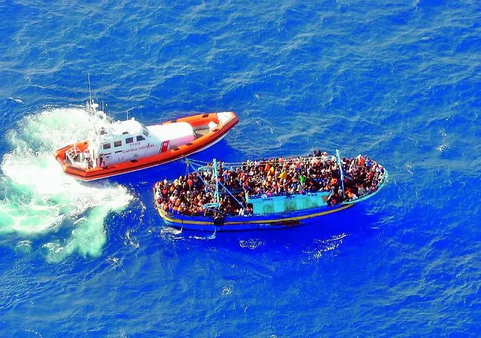 Lampedusa e gli sbarchi mai finiti: in una notte approdati quasi 200 migranti