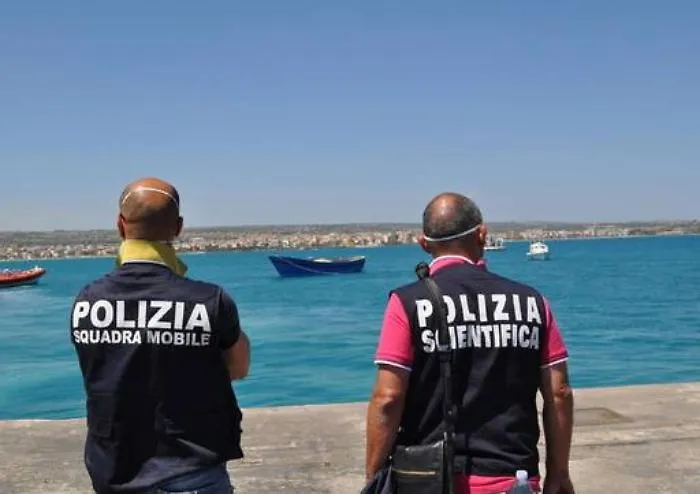 Pozzallo, la polizia identifica e ferma quattro scafisti