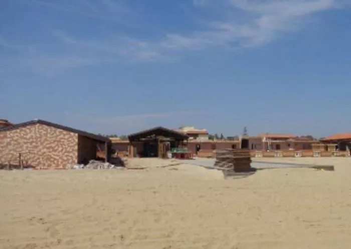 Scempio nell&rsquo;Oasi del Simeto Sequestrato stabilimento balneare