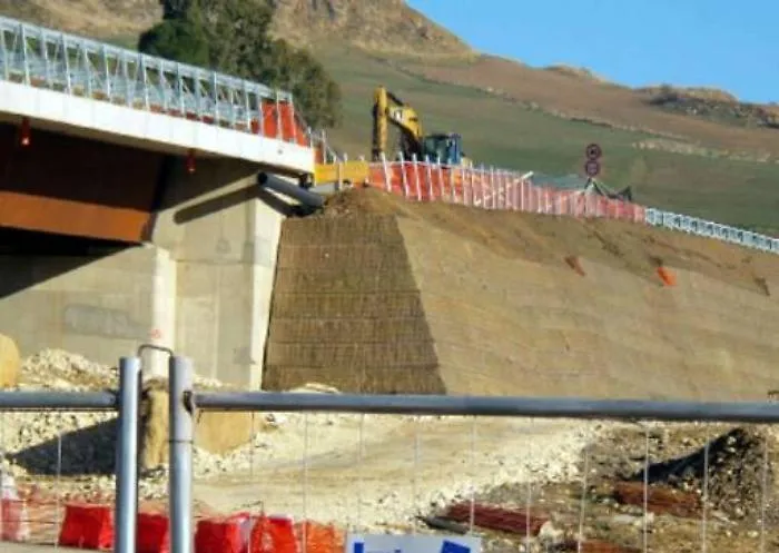 Viadotto, l&rsquo;impresa costruttrice &laquo;Lavori ripristino a nostre spese&raquo;