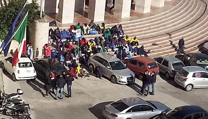 Respingimento differito Le associazioni in campo