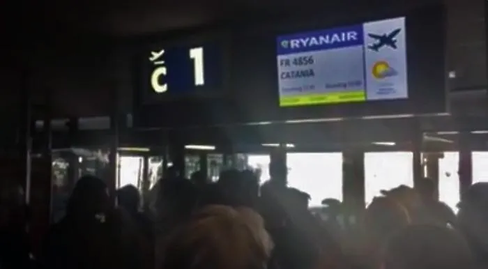 Roma: il volo per Catania ritarda. Passeggeri bloccano altre partenze
