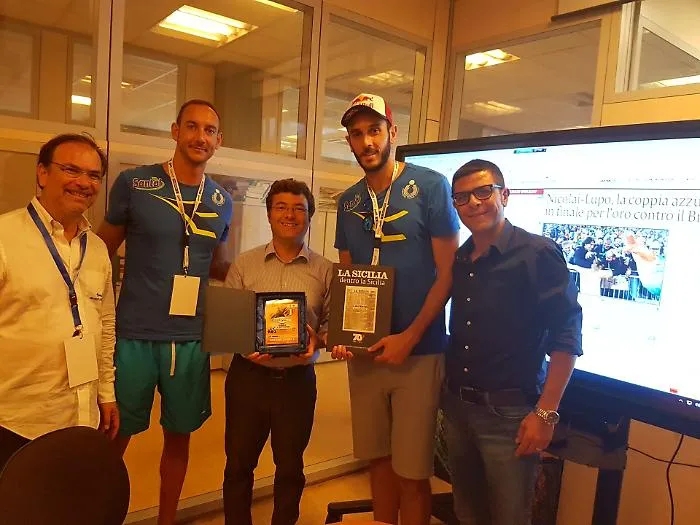 Beach volley, l'argento di Rio Paolo Nicolai in visita a La Sicilia: "Ma quant'&egrave; bello giocare a Catania"