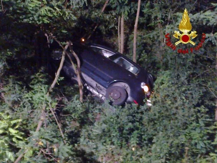 Auto in una scarpata nel palermitano: un morto e due feriti