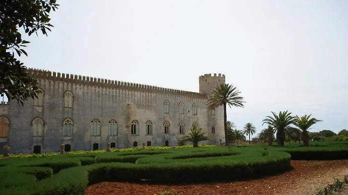 Donnafugata, zecche nel parco del Castello del "Commissario Montalbano": chiuso