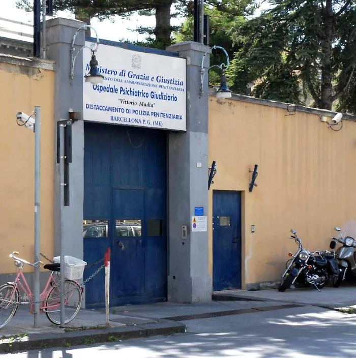 A vent'anni si toglie la vita  nella sua cella del carcere di Barcellona Pozzo di Gotto