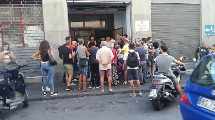 Protesta del comitato Reddito-Casa-Lavoro davanti al Cpi di Catania