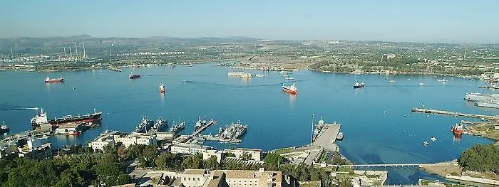 Augusta, rubavano carburante dalle navi: sei arresti