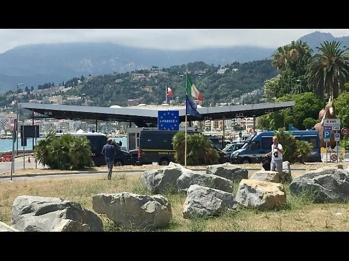 Migranti, border crossing a Ventimiglia