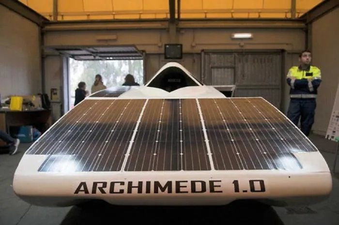 Archimede solar car, in Sicilia l'auto elettrica ad energia solare