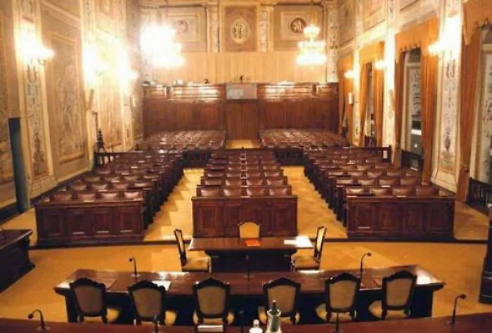 &laquo;Spese private con i fondi pubblici&raquo; Chiesto processo per 13 ex capigruppo Ars