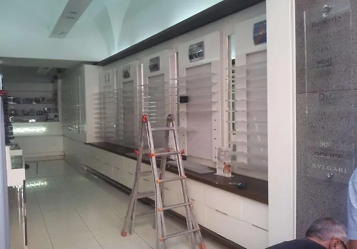 Bronte, furto-show con spaccata nella centralissima via Umberto