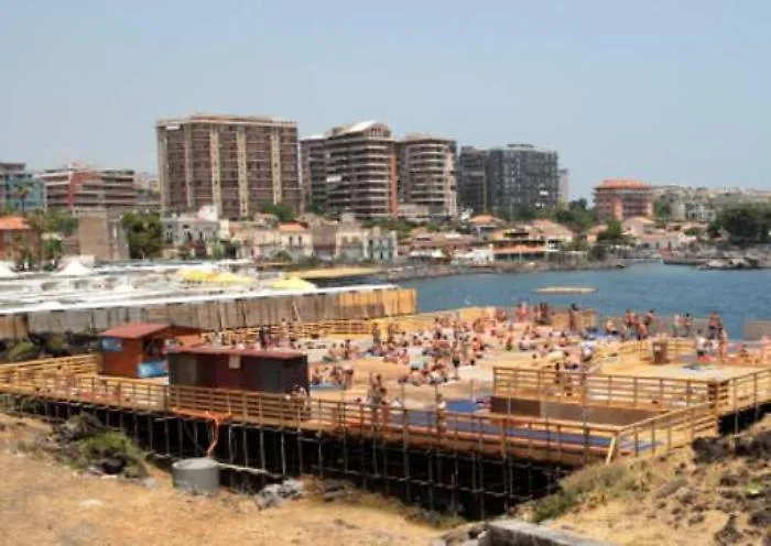 Depreda col cognato i solarium Ma &egrave; stato bloccato e arrestato