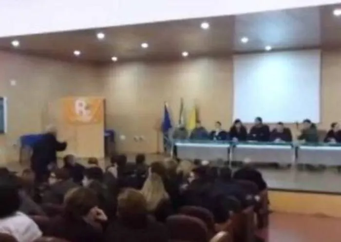 E Lello Analfino dei Tinturia le &laquo;canta&raquo; al deputato Di Mauro
