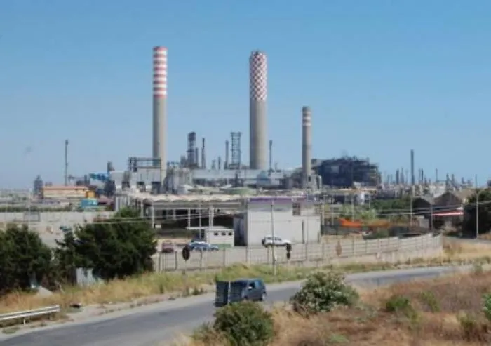 Gela, l&rsquo;Eni ha confermato i progetti di &laquo;riconversione&raquo;