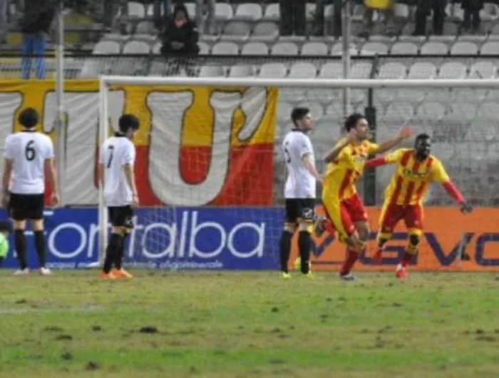 Messina sommerso dalla cinquina del Benevento Scatta la contestazione