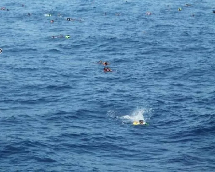 Migranti: barcone in difficolt&agrave; verso le coste siciliane, salvati in 484