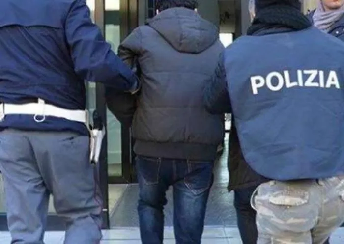 Si fingevano &ldquo;amici di Santapaola&rdquo; tre estortori finiscono in manette