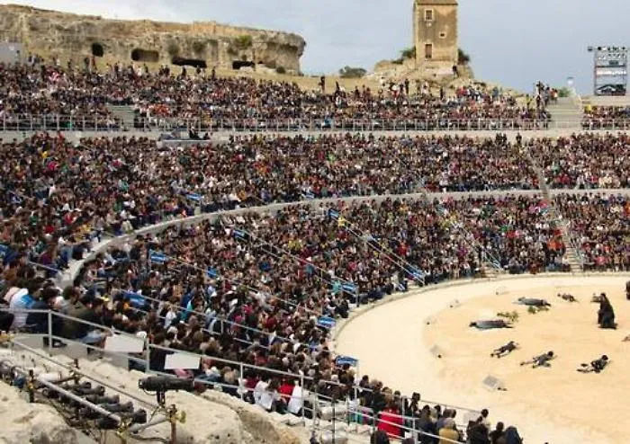 Siracusa, pubblicit&agrave; a mogli e parenti Bufera sull&rsquo;Inda, 7 indagati dalla Procura