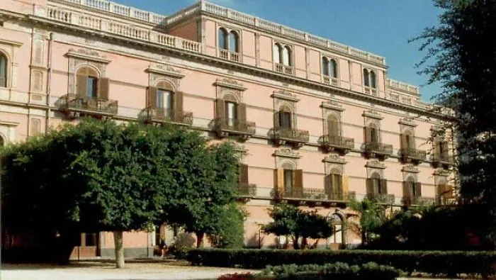 Catania, blitz della Gdf al Bellini dopo una segnalazione della banca