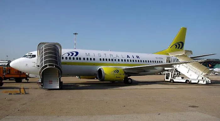 Volo Trapani-Pantelleria torna indietro per allarme spia