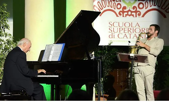 Catania, la lezione di vita, di scienza, di giornalismo e di musica di Piero Angela