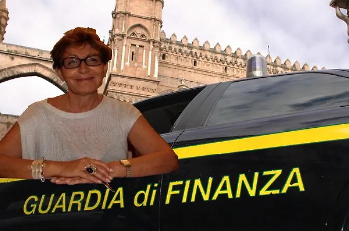 &laquo;Si fece pagare due volte i suoi incarichi&raquo; Sequestrati 140 mila euro alla Corsello