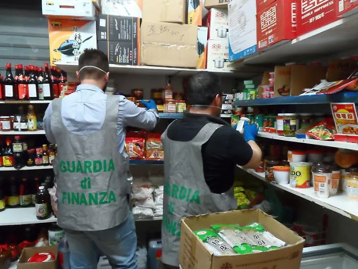 Catania, la Finanza sequestra due tonnellate di derrate alimentari