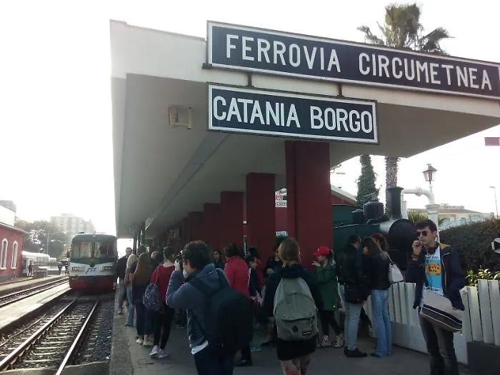 Le storie sotto il Vulcano raccontate dai ragazzi viaggiando a bordo di una littorina