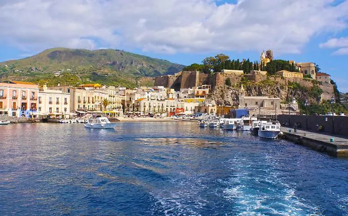 Atteso il pienone alle Eolie per il Ponte del 2 giugno: corse straordinarie da Milazzo