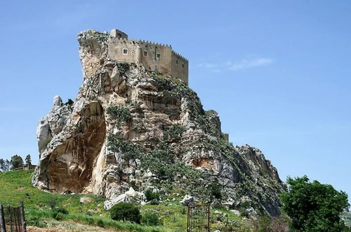 Il Castello Manfredonico di Mussomeli torner&agrave; a splendere: quasi 4 milioni per la riqualificazione, nuovi spazi e trenino turistico