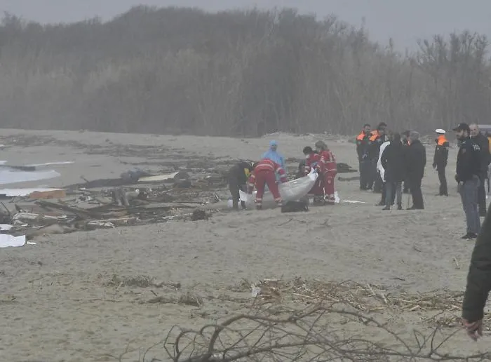 migranti morti cutro