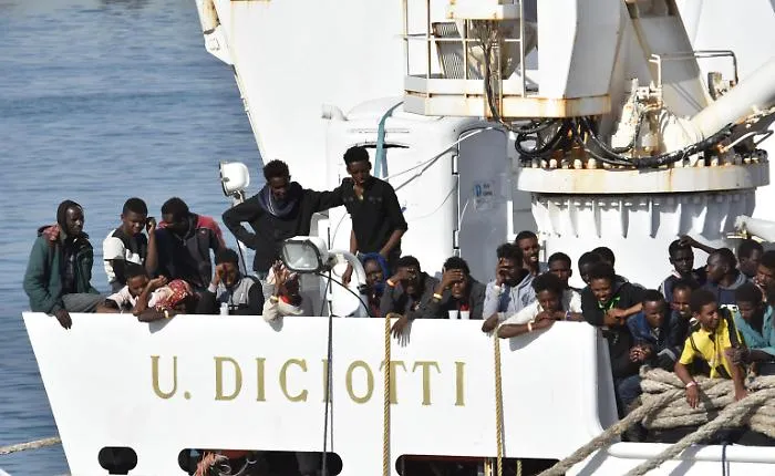 Migranti: in 932 su nave Diciotti, arrivati a Catania