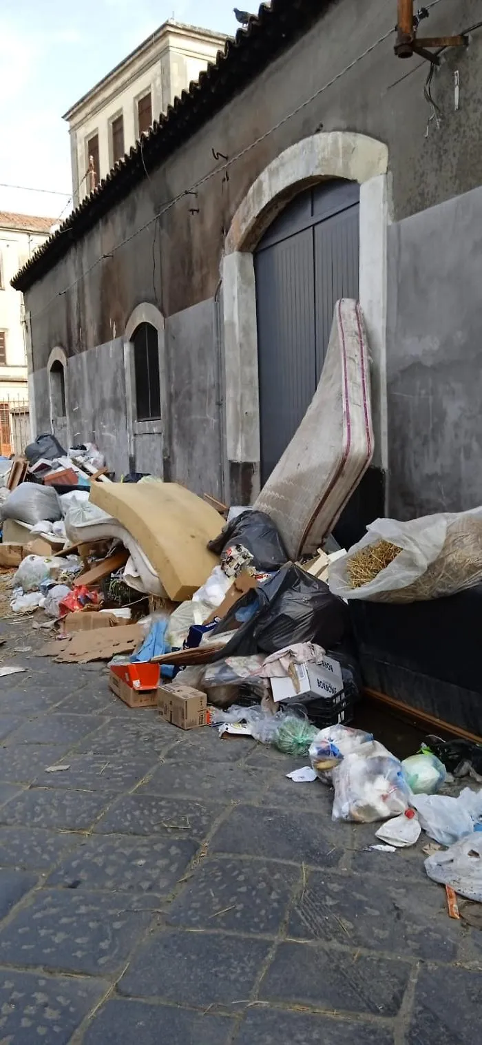 Catania l'ingresso della scuola materna Mimosa di via Vinciguerra