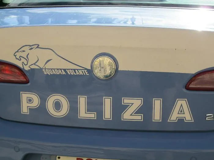Foto auto polizia squadra volante