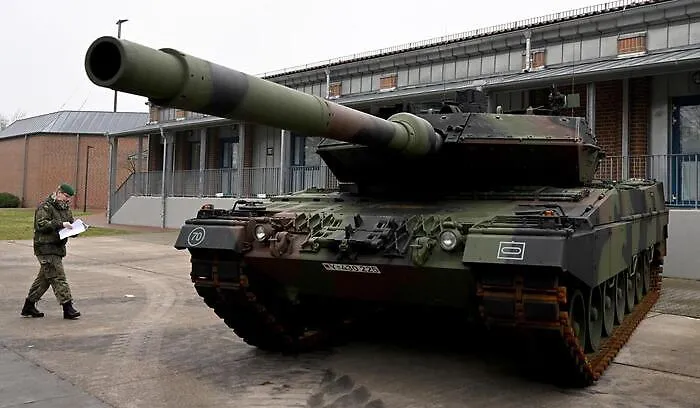 Ukrainian soldiers undergo training on German infantry fighting vehicles