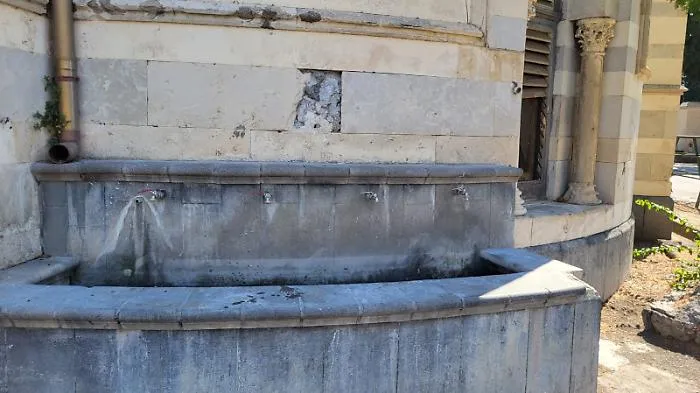 Cimitero di Catania, fontane a secco