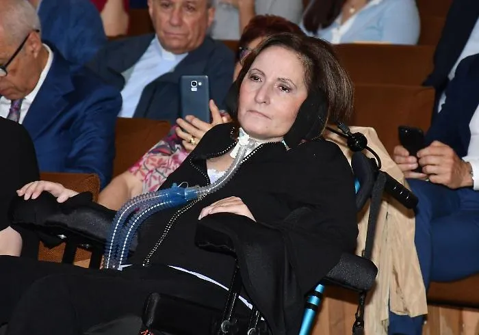 laura