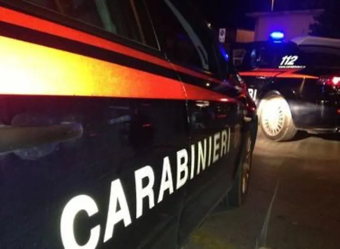 Auto carabinieri in notturna