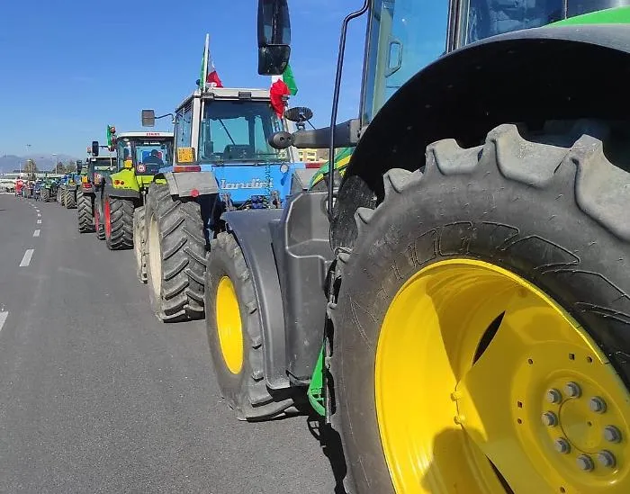 Caro carburanti, via libera dell'Ars ai contributi: 15 milioni per agricoltori e pescatori 