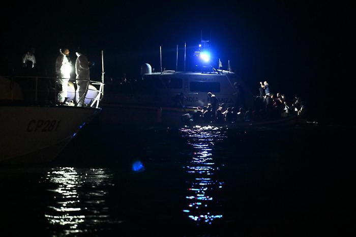 Ancora sbarchi e trasferimenti a Lampedusa