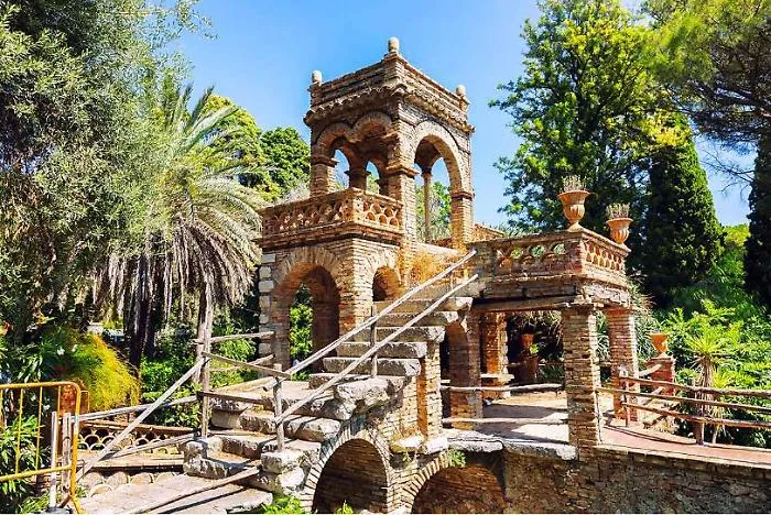 villa comunale taormina