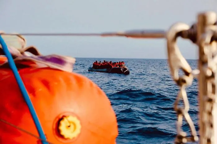 Migranti: ONG soccorre gommone, sbarcati in 47 a Lampedusa