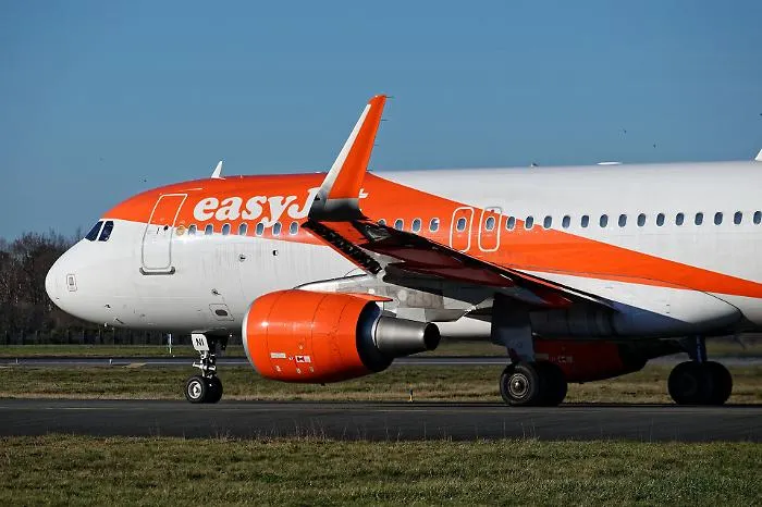 volo in ritardo easyjet napoli catania