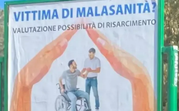 Manifesti a Palermo su indennizzi malasanit&agrave;