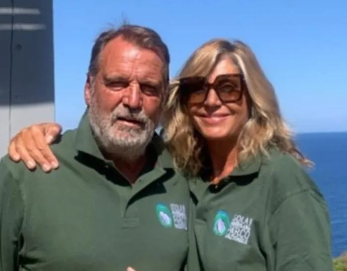 &laquo;Bloccati 27 ore in aeroporto per andare a Pantelleria&raquo;. La disavventura di Myrta Merlino e Marco Tardelli