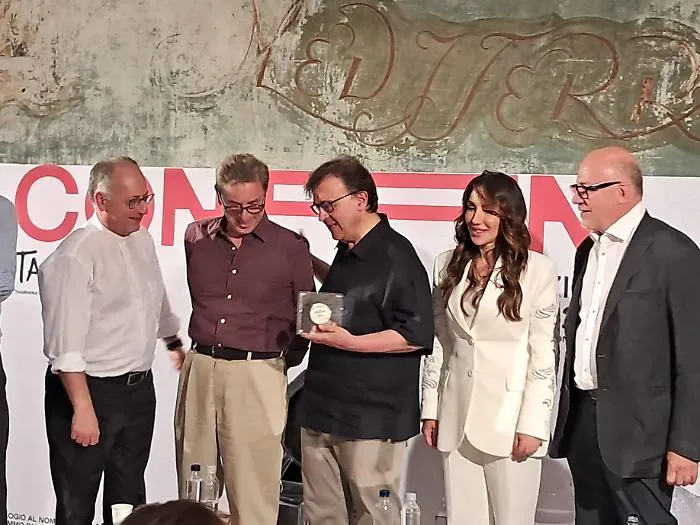 Javier Cercas, la Spagna, la Sicilia e il racconto di Papa Francesco: il Taobuk Award al celebre scrittore